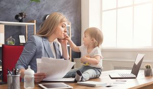 2025 Yılında Çalışan Annelere Sosyal Yardım Tutarı Belli Oldu; Bakıcı Yardım Başvuru Nasıl Yapılır? İşte Tüm Detaylar